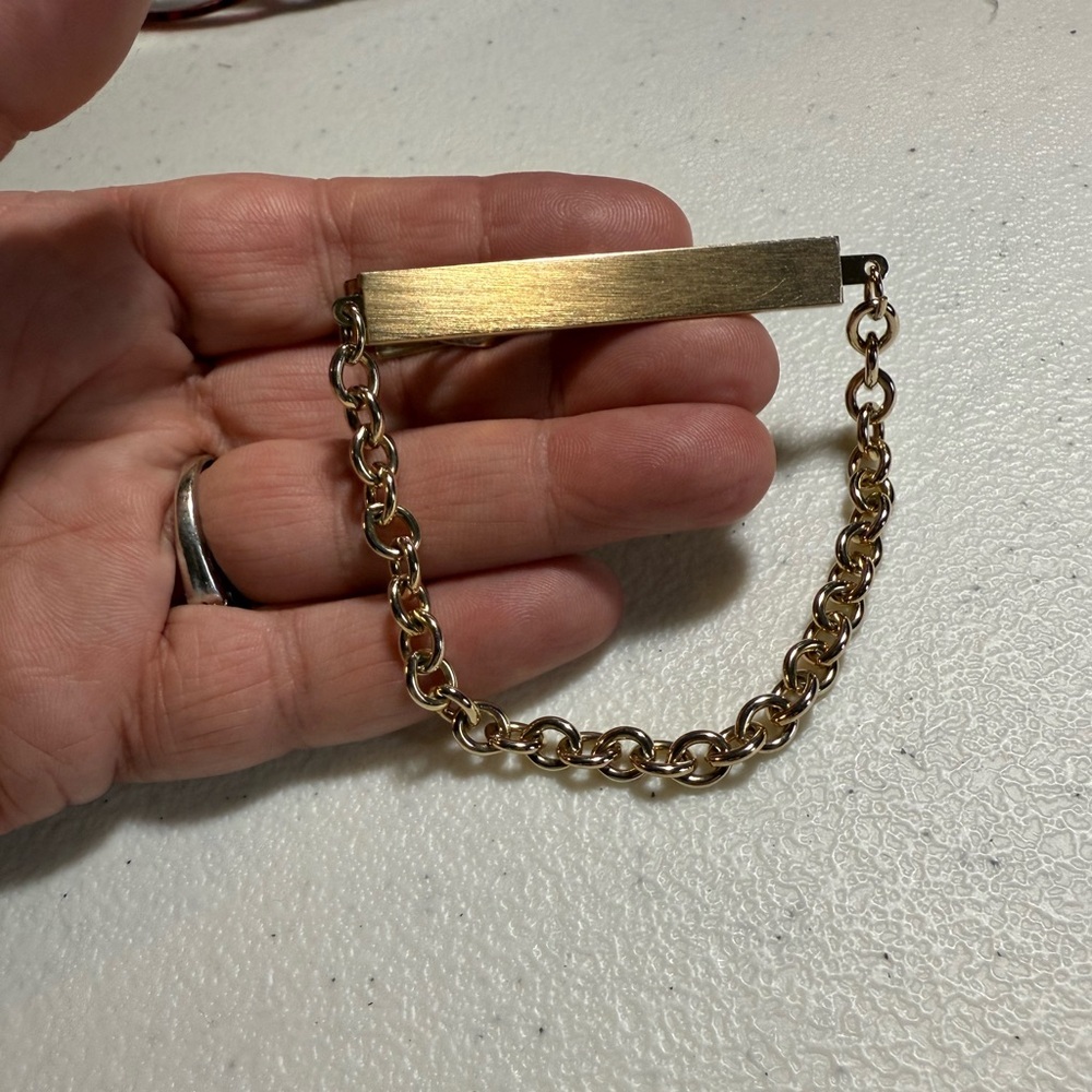 V T G Sarah Coventry tie clip, gold tone GIFT